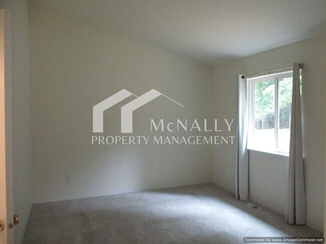 Building Photo - 1166 Leschi Dr