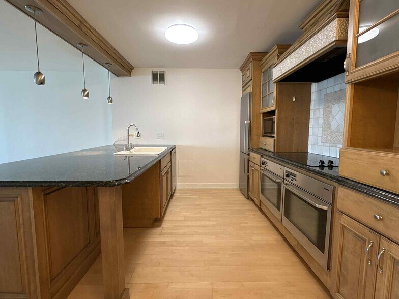 Building Photo - 1440 N Lake Shore Dr