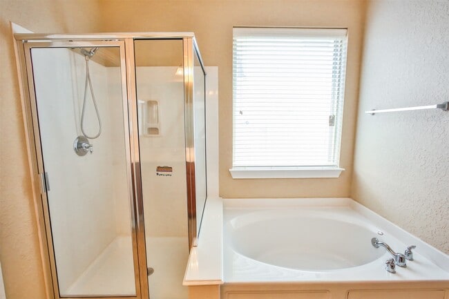 Building Photo - 5103 Shadow Breeze Ln