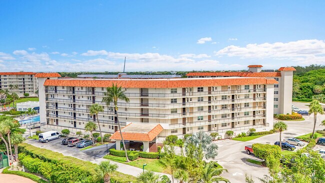Building Photo - 2871 N Ocean Blvd