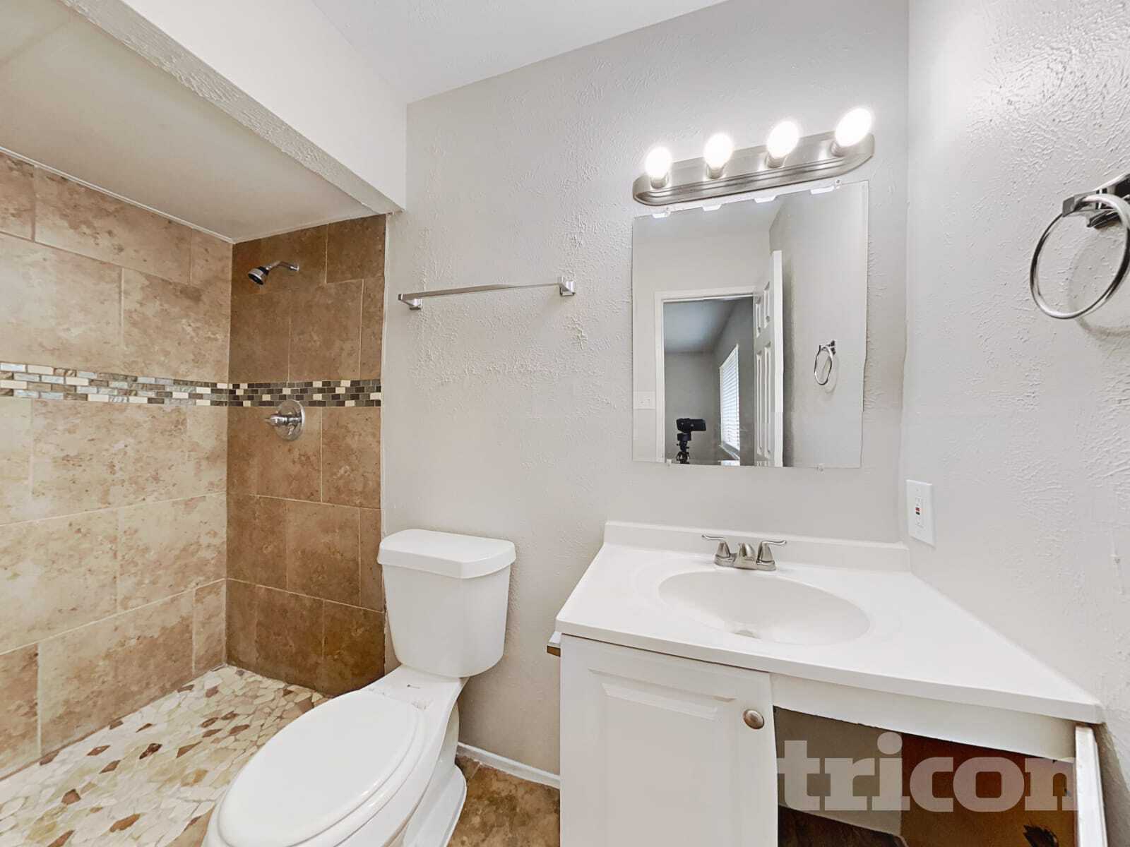 Building Photo - 5030 Ridgecreek Dr