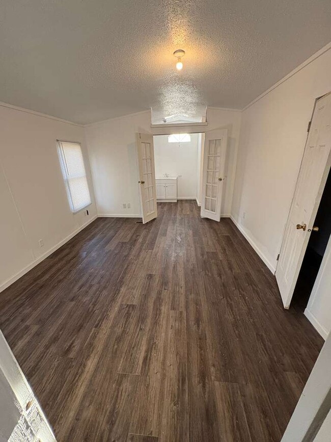 Building Photo - 736 Green Acres Ln