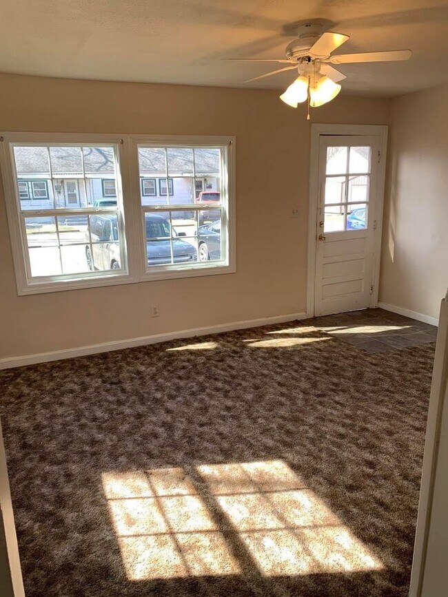 Building Photo - 2423-2425 Negley Ct