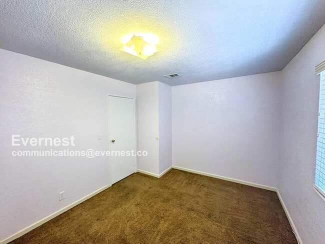 Building Photo - 300 Hannigan Wy