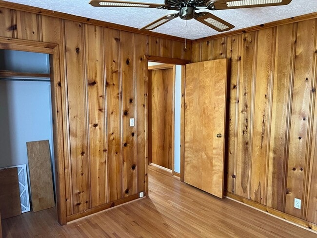 Building Photo - 2411 Chapman Dr