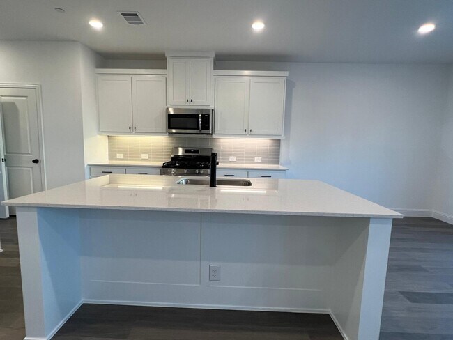 Building Photo - 3758 Pierce Ln