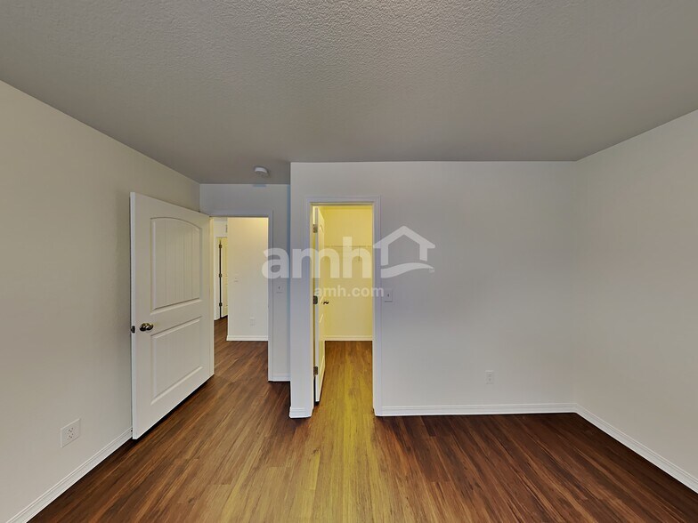 Building Photo - 11342 Avena Rd