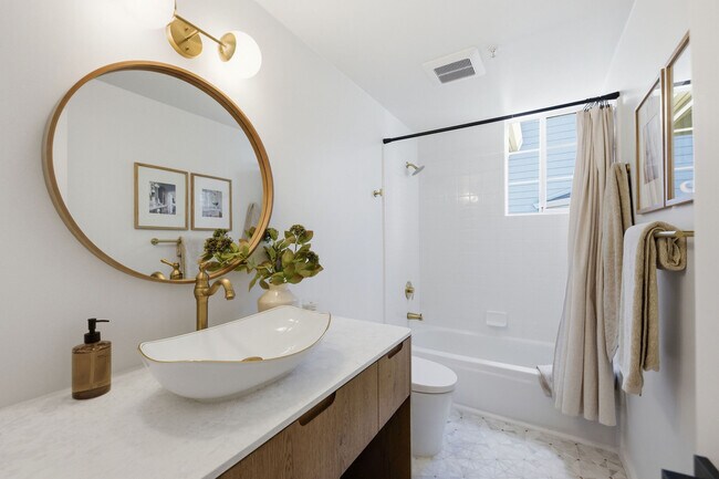 Building Photo - 15 Aaron Dr