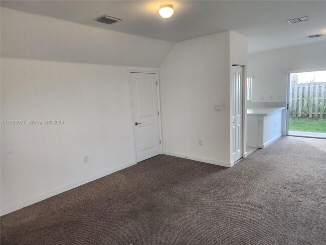 Building Photo - 452 NW 12th Pl