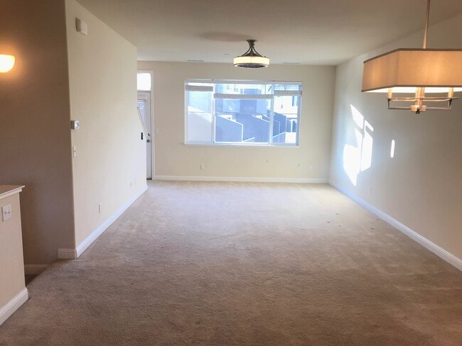 Building Photo - Cute Town-home in Truckee River Town-homes Subdivision