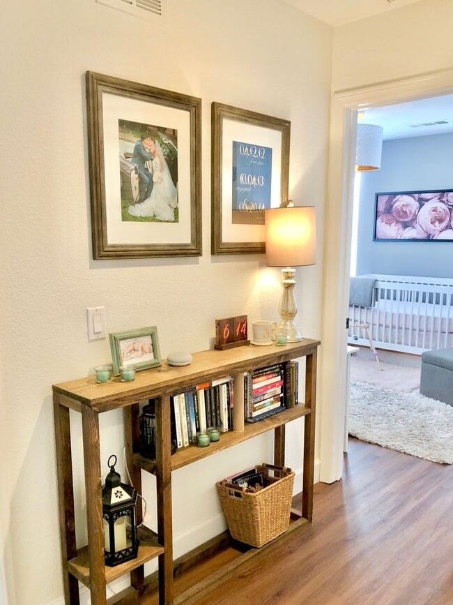 Building Photo - Beautifully Upgraded & Appointed End Condo...