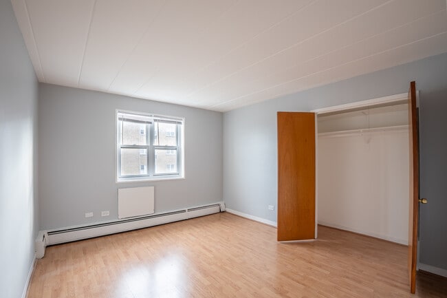 Building Photo - 6161 N Hoyne Ave