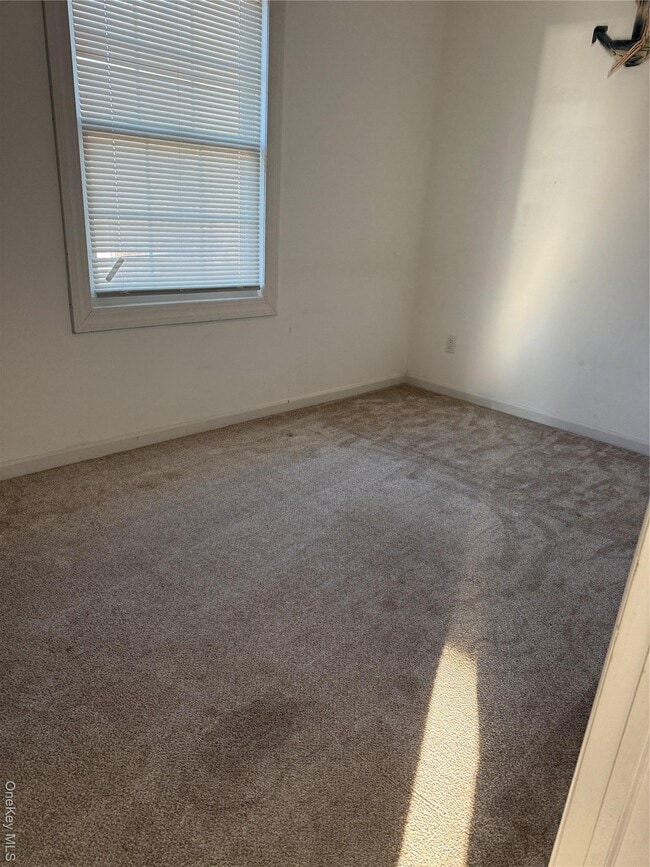 Building Photo - 26 Manhasset Dr