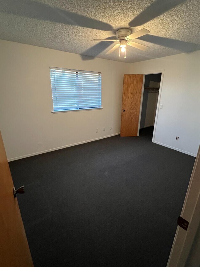 Building Photo - 17495 Melba Dr E