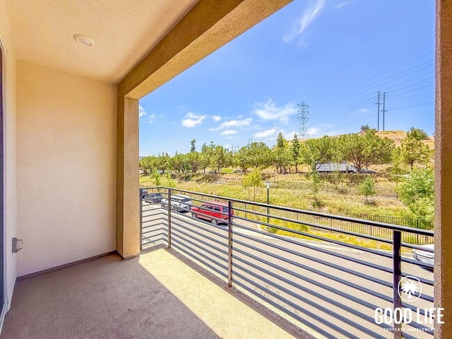 Building Photo - 2BD/2BA home in Mira Mesa with Private Balcony, Pool & 2-Car Garage