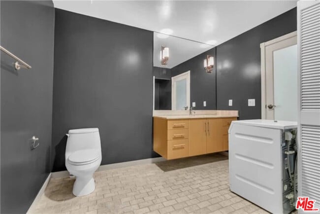 Building Photo - 510 S Hewitt St