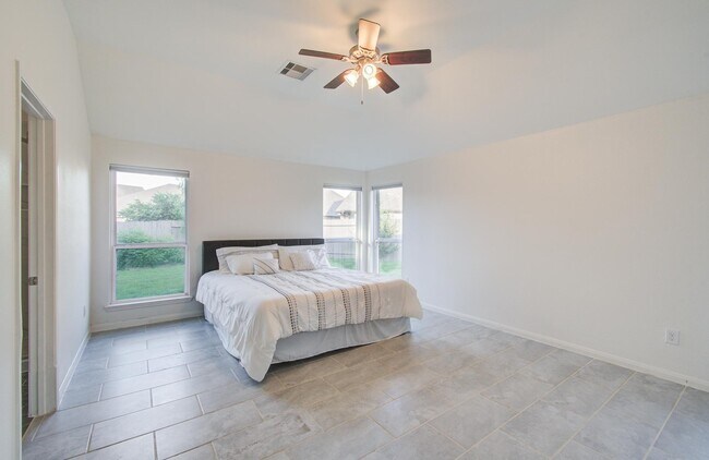 Building Photo - 4639 Regal Shadow Ln