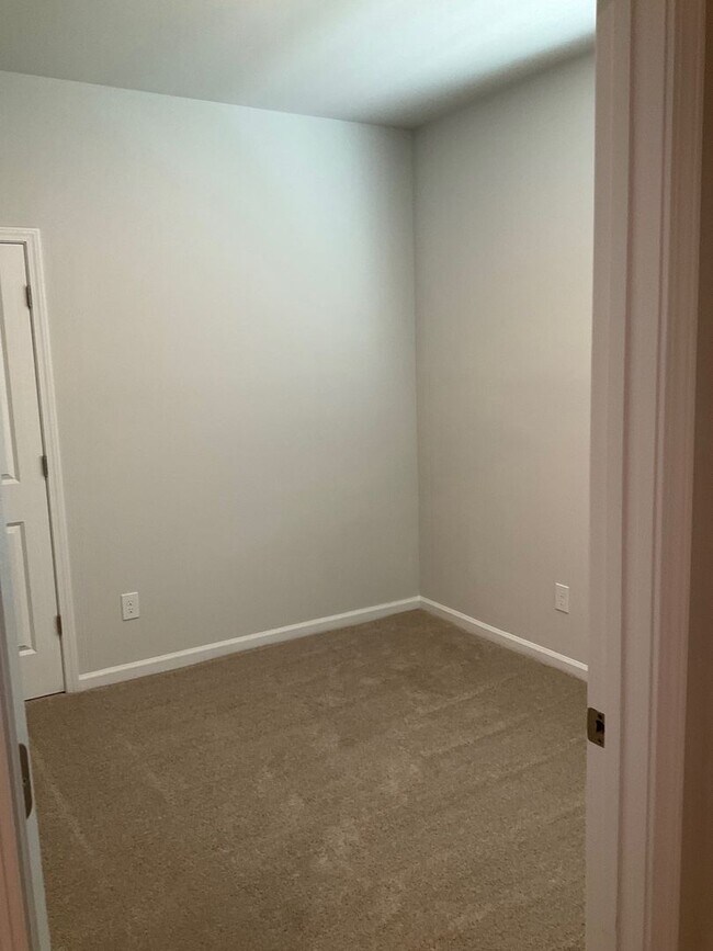 Building Photo - Welcome to this stunning townhouse in Leland, NC!