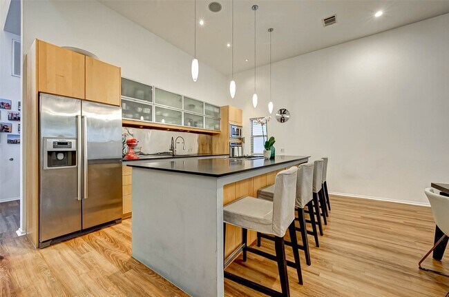 Building Photo - 5426 McCulloch Cir