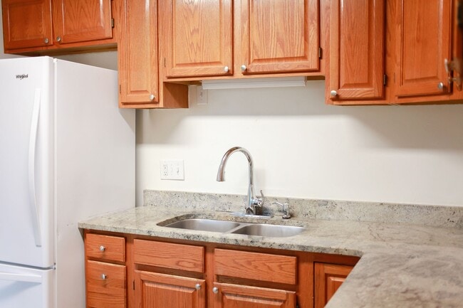 Building Photo - Elizabeth Lake Estates