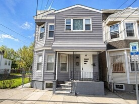 Building Photo - 37 Blum St
