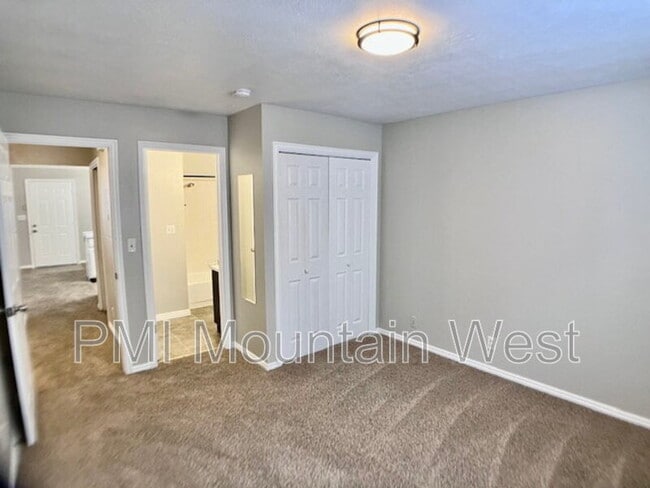 Building Photo - 567 N 200 E