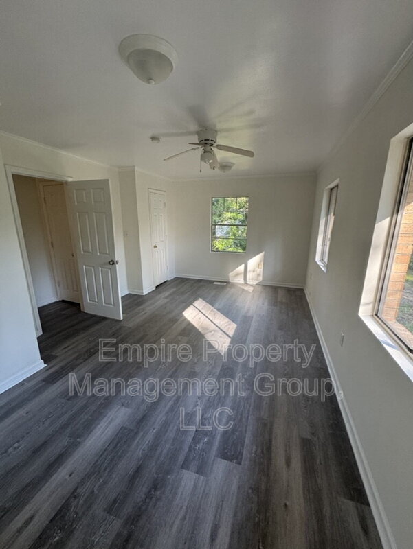 Building Photo - 2126 Old Hopkins Rd