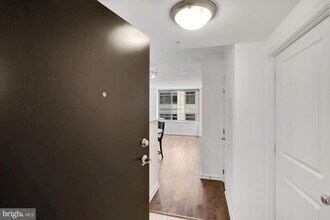 Building Photo - 851 N Glebe Rd