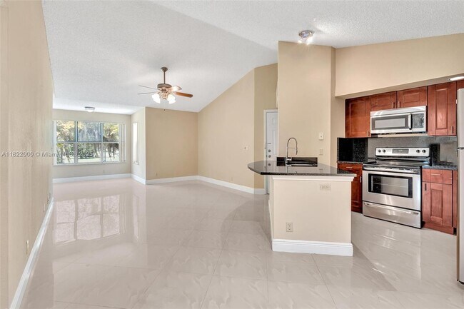 Building Photo - 3370 Pinewalk Dr N
