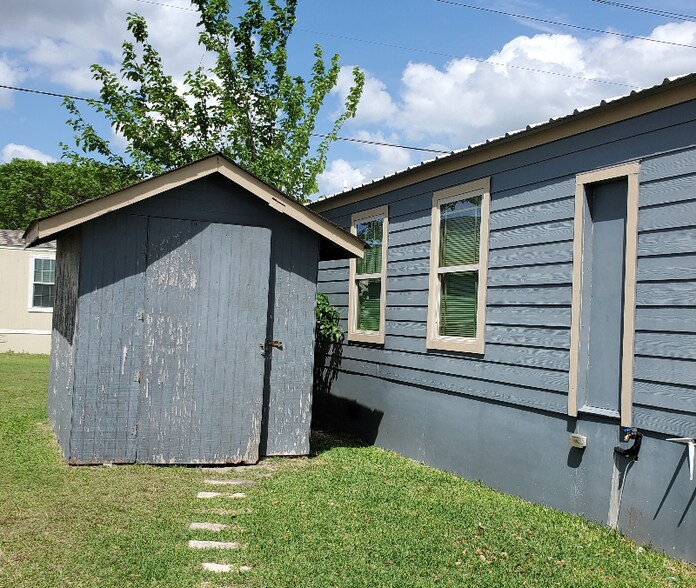 Building Photo - 3 Chisholm Tr