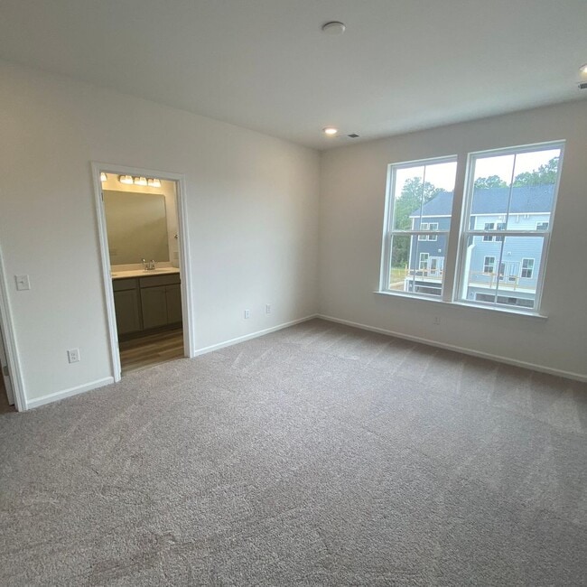 Building Photo - BRAND NEW TOWHOME IN FOXBANK PLANTATION