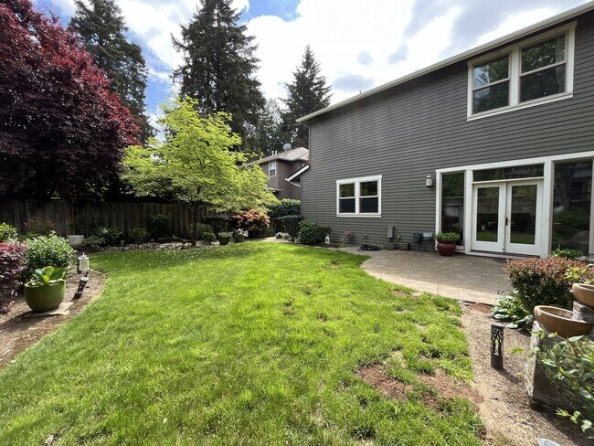 Building Photo - Luxury 5 Bedroom Home with Soaking Tub, Chef’s Kitchen & Expansive Primary Suite