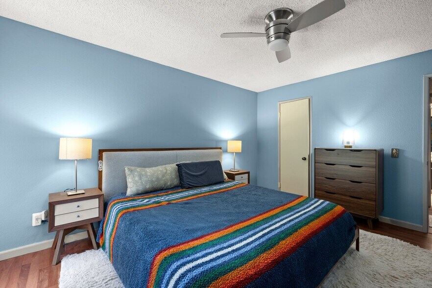 Building Photo - 898 Temple Ter