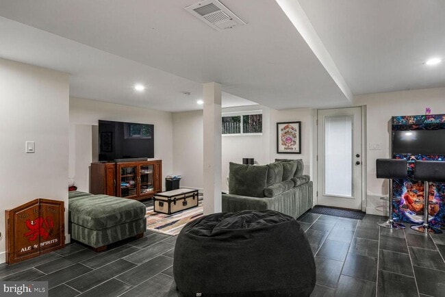 Building Photo - 3610 Terrace Dr