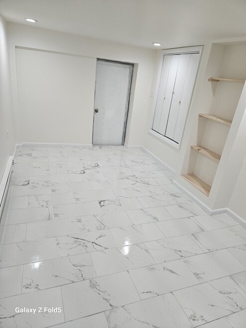 Building Photo - 424 Leslie St