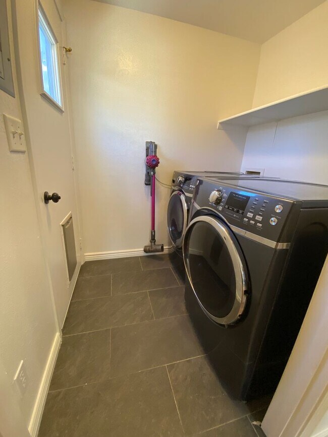Building Photo - 1 Bedroom Home next to the Whitewater Park...