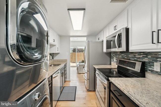 Building Photo - 2400 Kilpatrick Pl