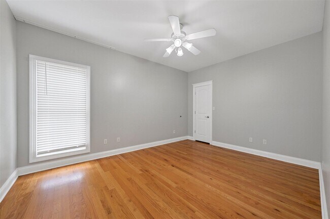 Building Photo - 3630 Amherst Dr