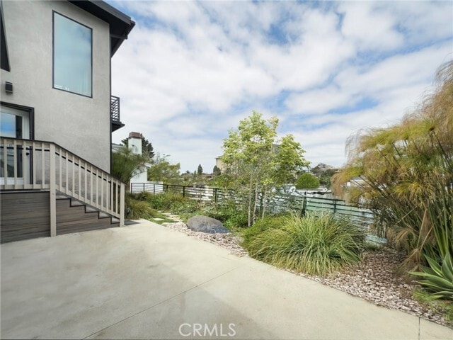 Building Photo - 305 La Jolla Dr