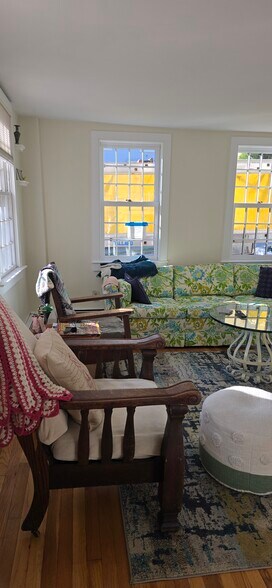 Building Photo - 18 King St