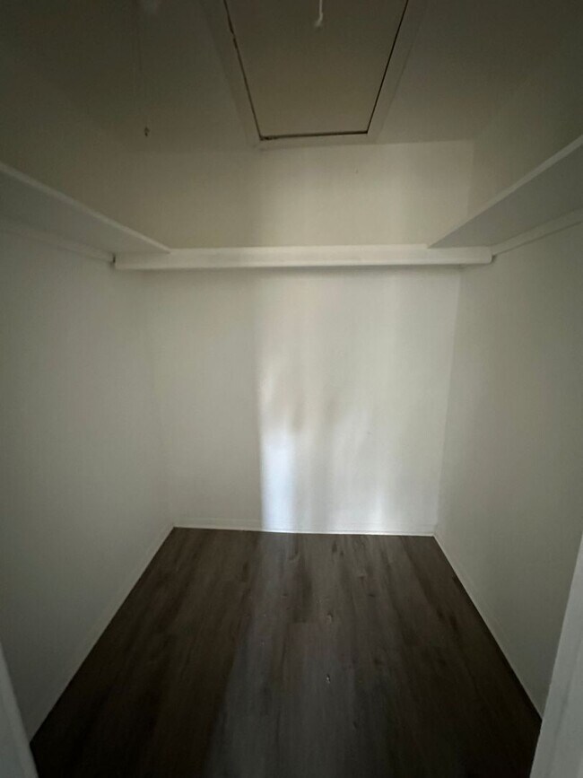 Building Photo - Welcome home- 3 bedroom, 1.5 bath