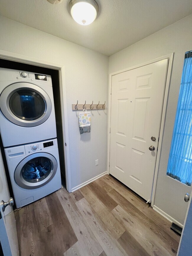 Building Photo - Codorniz Way