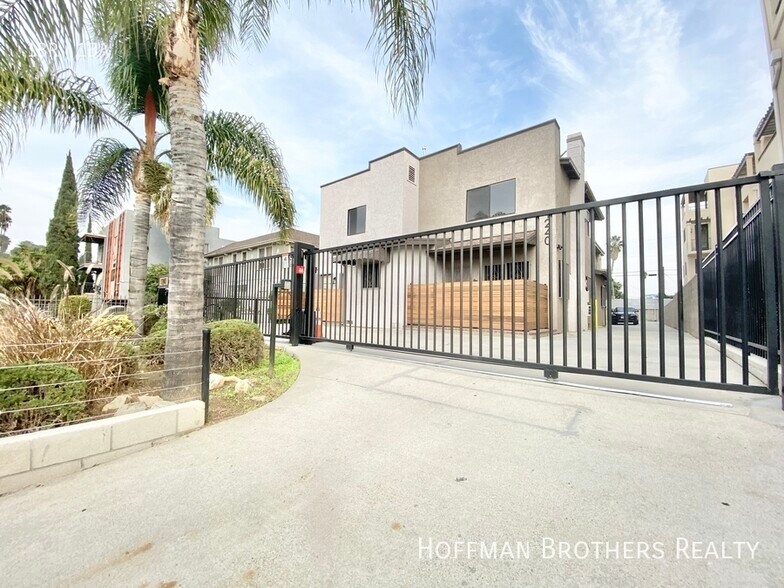 Building Photo - 1240 S Bronson Ave