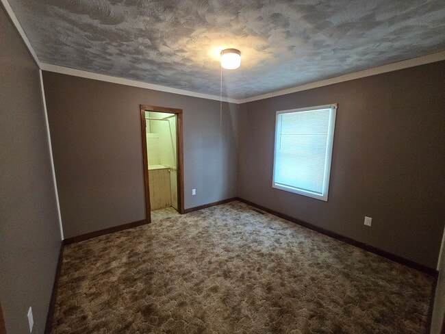 Building Photo - 3 bedroom, large privacy fenced in yard, oversized garage