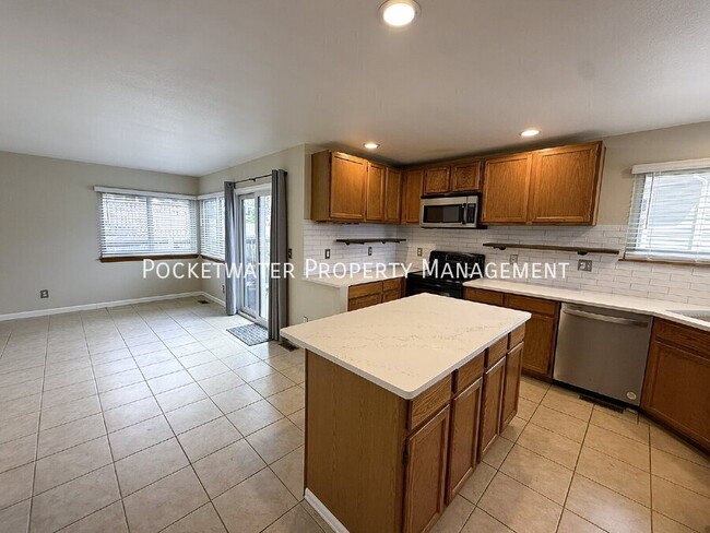 Building Photo - 575 Spruce Cir