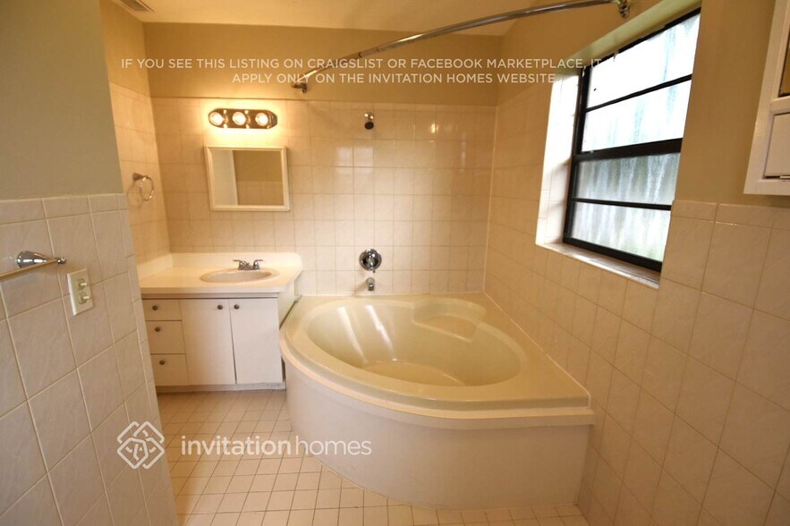 Building Photo - 17404 SW 108th Ct