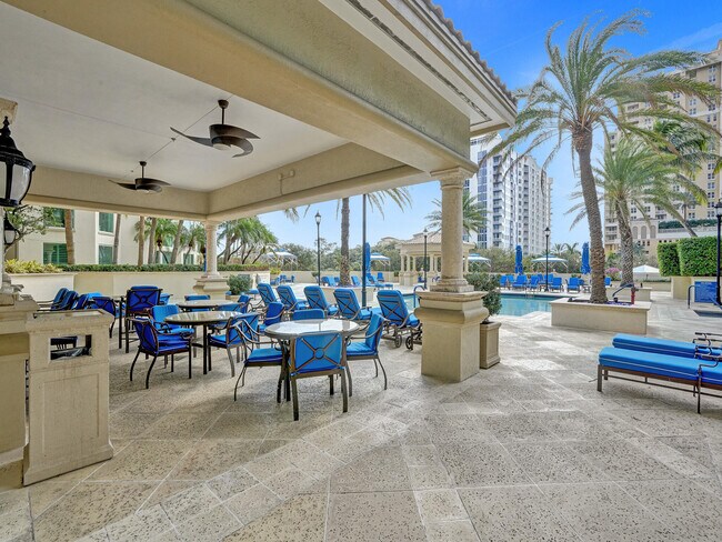 Building Photo - 411 N New River Dr E