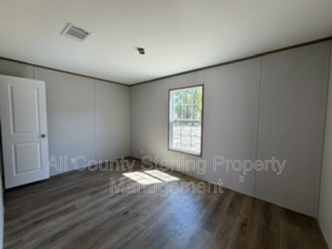 Building Photo - 139 SE Perfect Ct