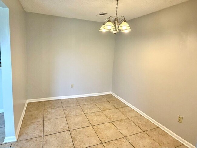 Building Photo - 5435 Gardendale St