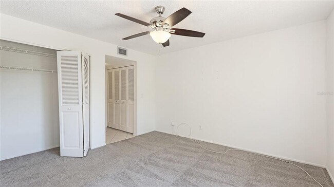 Building Photo - 1330 Glen Oaks Dr E